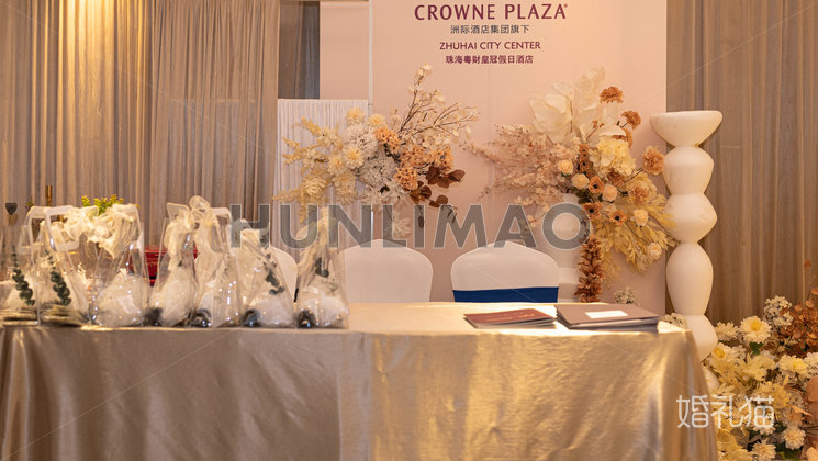 珠海粤财皇冠假日酒店-