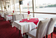 特步号游船-特步号-二楼大厅-特写1