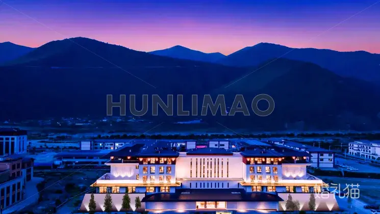 林芝悦皇冠度假酒店-